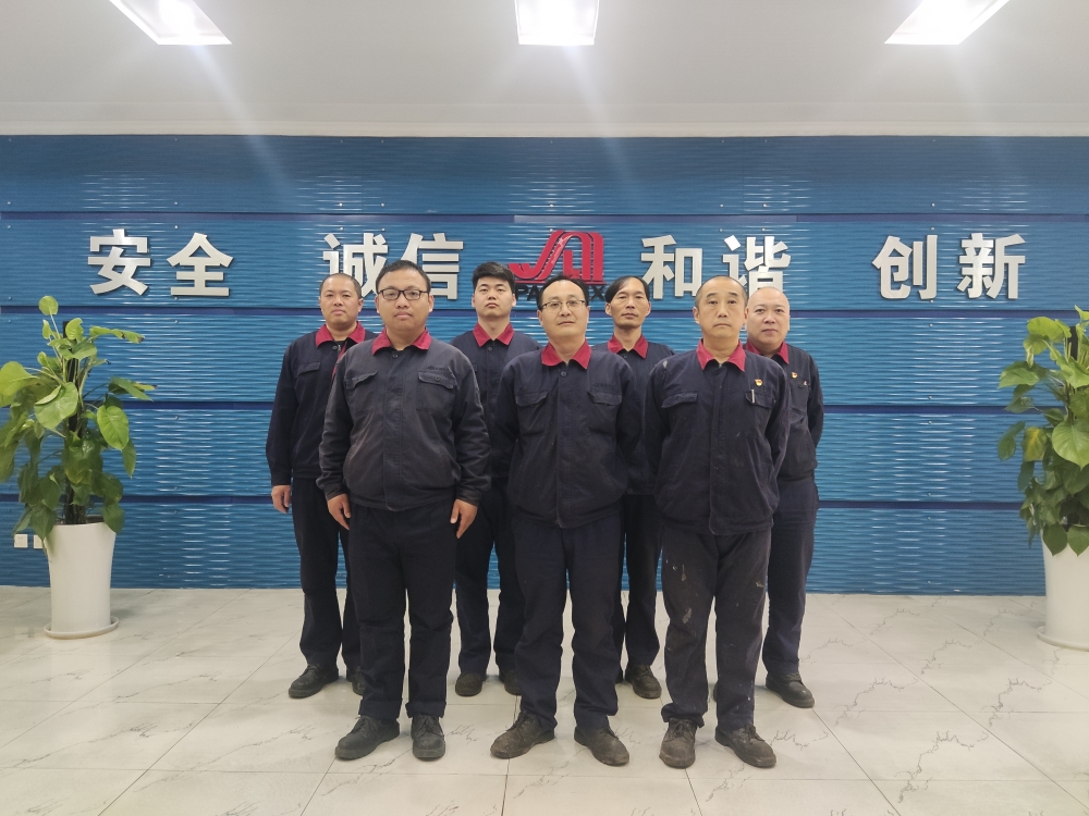 03示范班組 生產(chǎn)設(shè)備部電儀班組：匠心維護 保障生產(chǎn)_副本