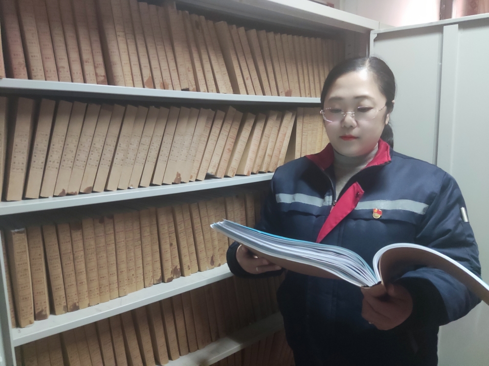 04服務(wù)標(biāo)兵 盧興榮:精打細(xì)算的“財(cái)會(huì)人”_副本